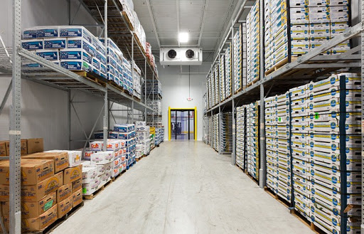 Cold storage warehouse with mobile racking